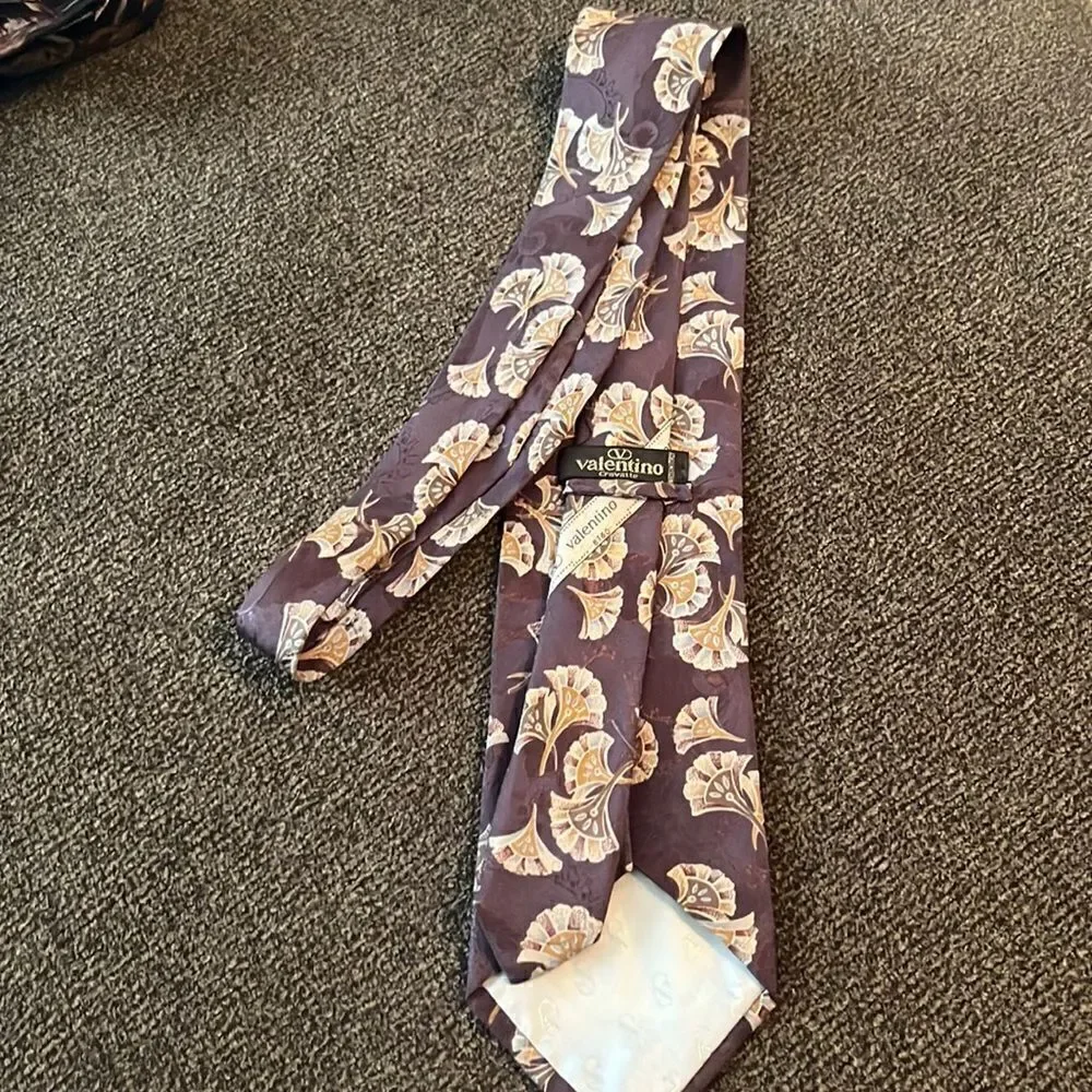 Valentino Italian 100% Silk Eggplant Purple Men’s Tie w/ Handheld Fan Design